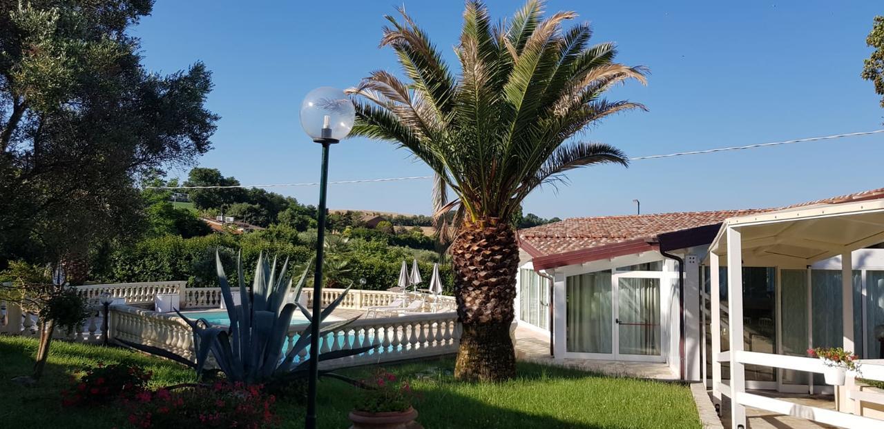 Country House Resort Villa Giardino Degli Eventi Fano Exteriör bild