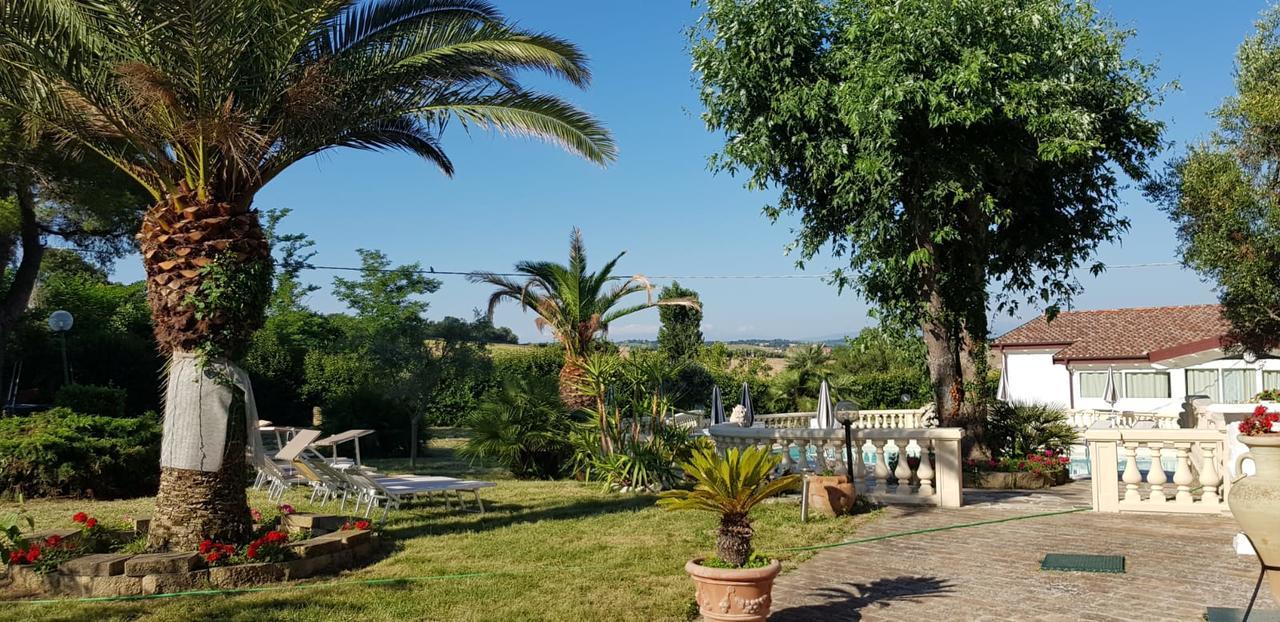 Country House Resort Villa Giardino Degli Eventi Fano Exteriör bild